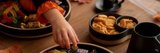 Chic Halloween Table with Black Pottery