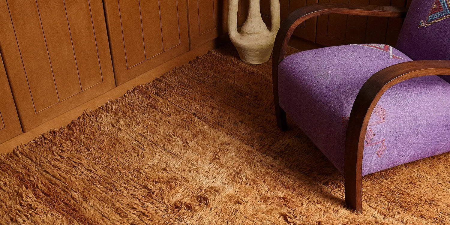 Izyls handcrafted home décor – natural wool rugs, pottery, and wire art in a serene interior.
